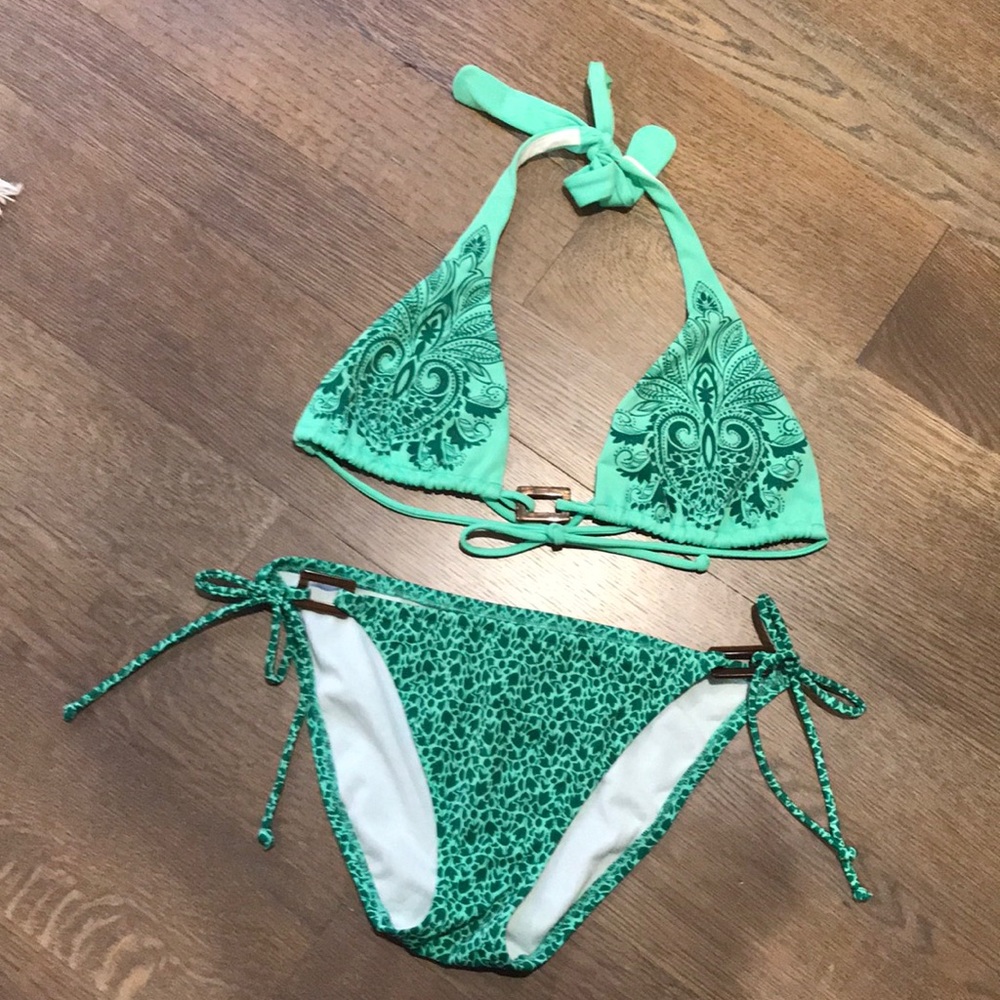 Victoria’s Secret string bikini